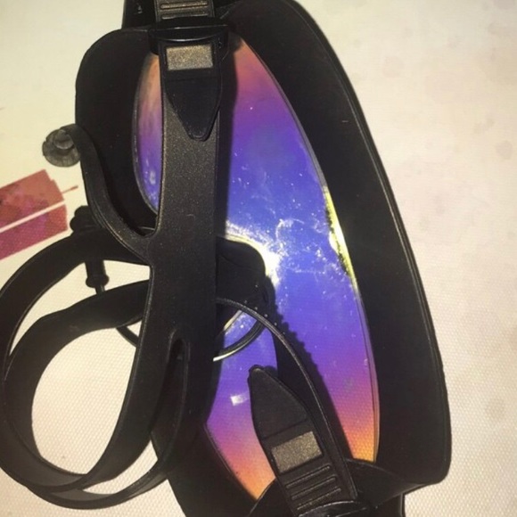 Ski Goggles - Picture 3 of 4